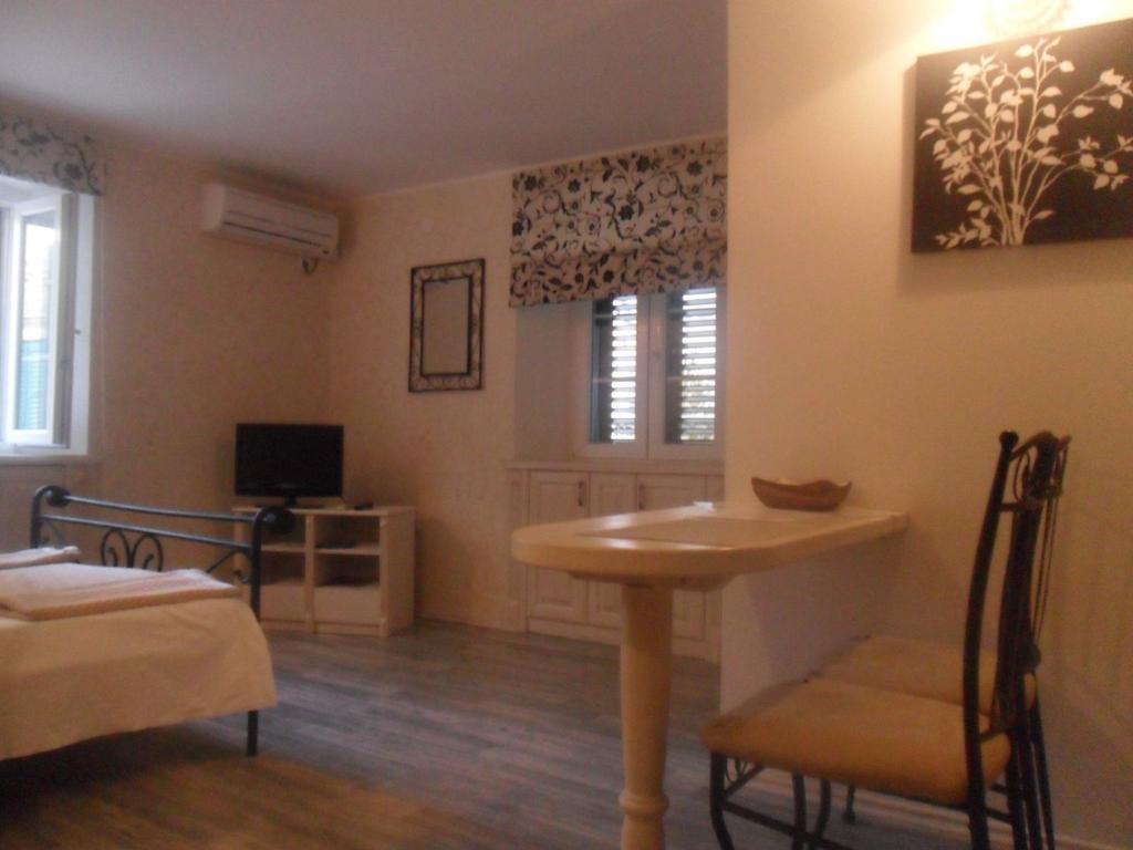 Old Town Apartment Šibenik Oda fotoğraf